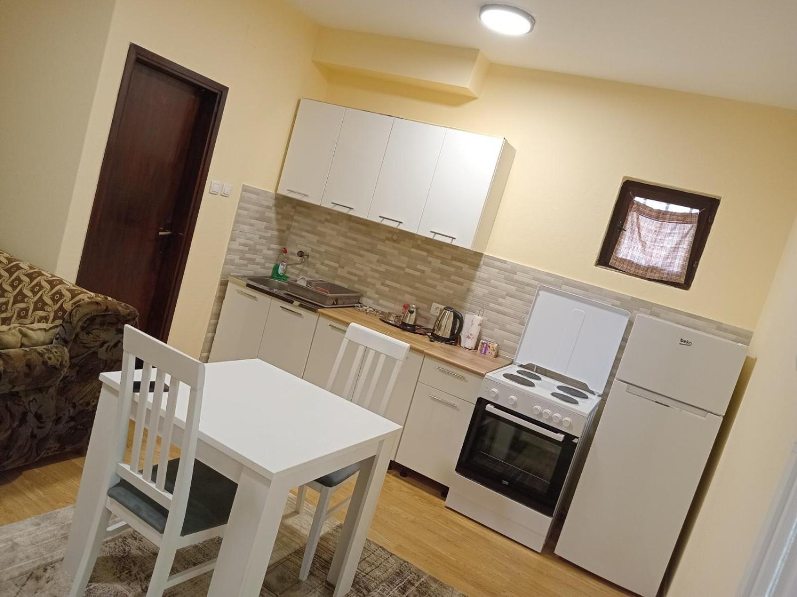Отель Prestige 4 Подгорица Экстерьер фото