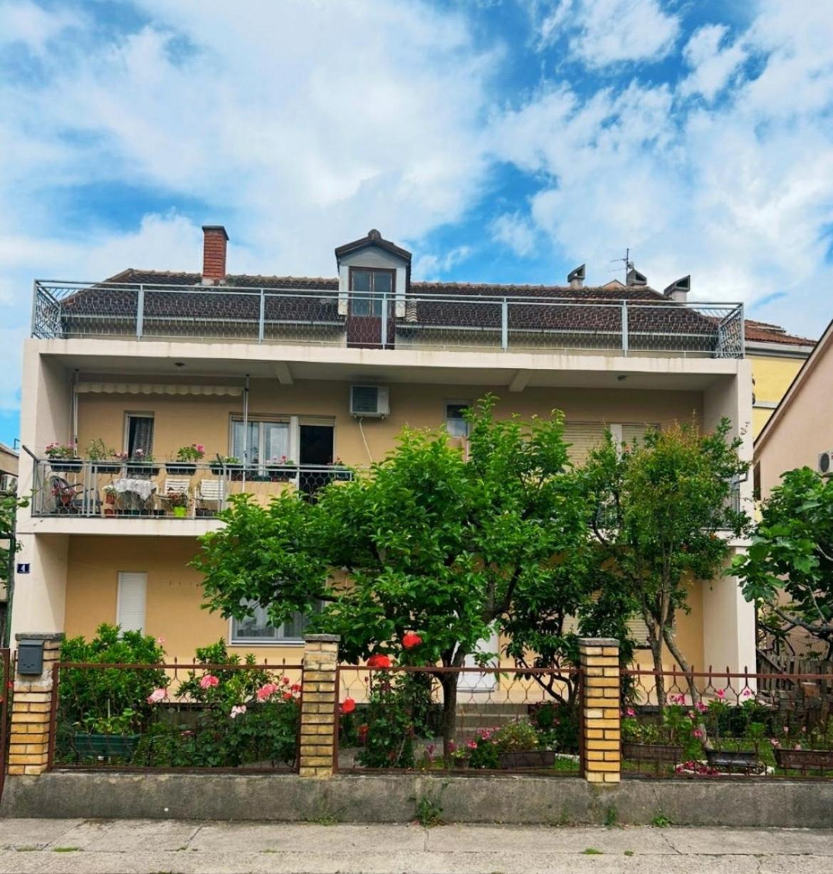 Отель Prestige 4 Подгорица Экстерьер фото